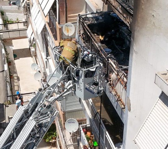 Karabağlar'da 7 katlı apartmanda korkutan yangın! 6 kişi tahliye edildi