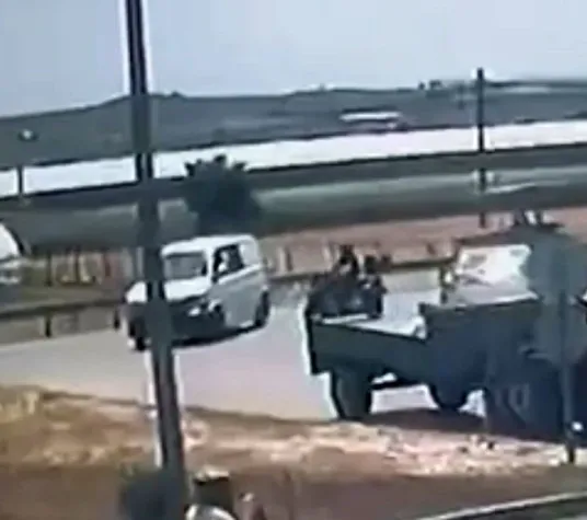 Menderes’te feci kaza: Hatalı dönüş motosikleti biçti