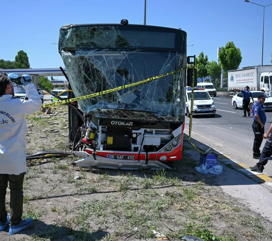 Ankara'da belediye otobüsü yoldan çıktı: Ölü ve yaralılar var