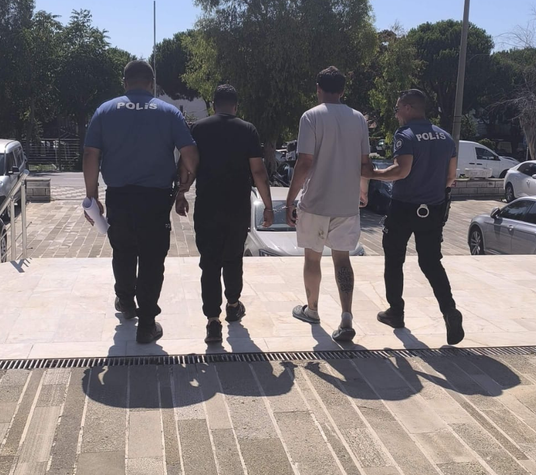 Foça'da polise saldıran 2 şüpheli tutuklandı!