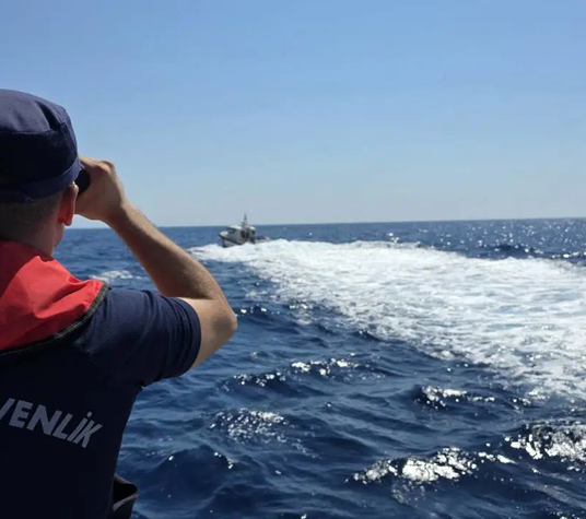Marmaris açıklarında göçmen teknesi battı: 1 kişi hayatını kaybetti, 2 kişi kayıp