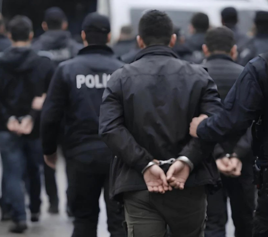 İzmir dahil 10 ilde ‘yeni nesil suç örgütleri’ operasyonu: 56 gözaltı