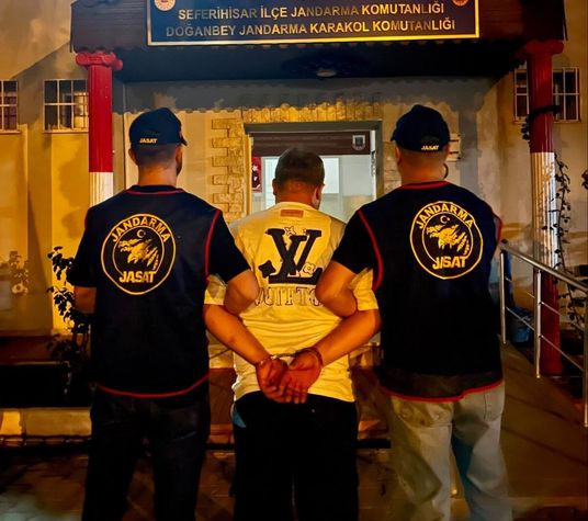 JASAT’tan Seferihisar’da nefes kesen operasyon: 21 aydır aranan şahıs yakalandı!