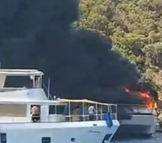 Fethiye'de tur teknesinde yangın: 115 kişi denize atlayarak kurtuldu!