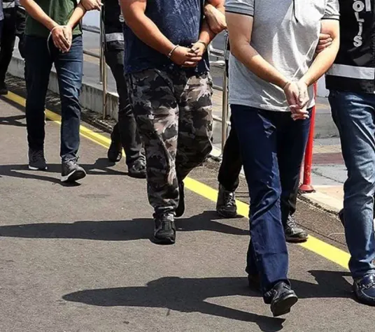 İzmir’de FETÖ operasyonu: 21 şüpheli gözaltında