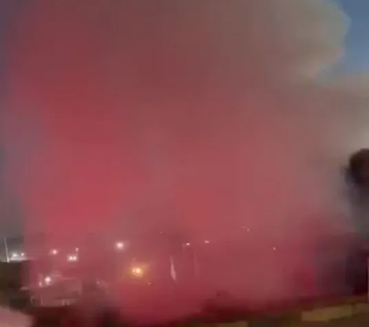 Aliağa’da hareket halindeki tır alevlere teslim oldu
