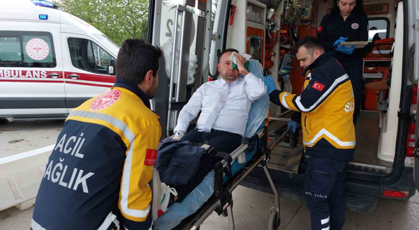 Okuldan atılan öğrenci öğretmene bıçakla saldırdı!