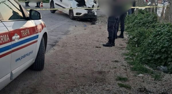 İzmir’de feci kaza! Otobüsle hafif ticari araç çarpıştı: 1 ölü, 2 yaralı