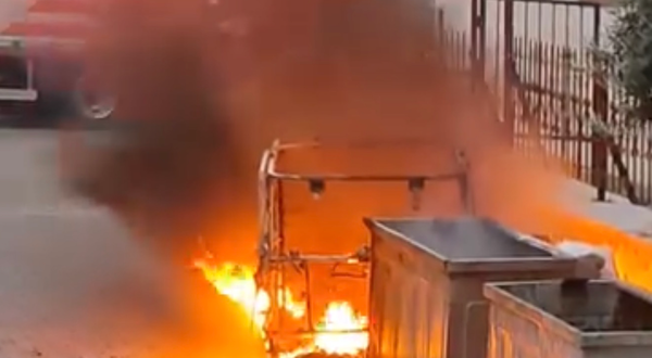 Elektrikli araç patlama sesinin ardından alev aldı