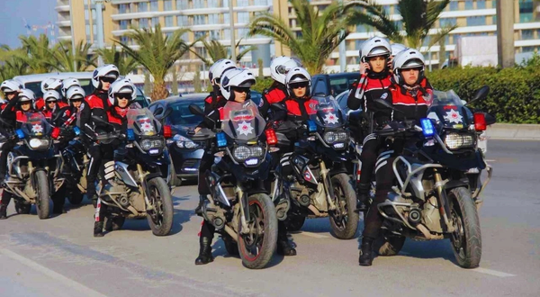 İzmir’de motosikletli polis operasyonu: 73 şüpheli yakalandı