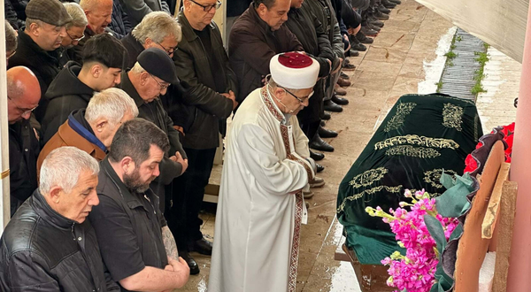 Saman balyalarının altında can veren avcı son yolculuğuna uğurlandı