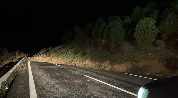 İstanbul-İzmir Otoyolu’nda heyelan: Ulaşım çift yönlü durduruldu