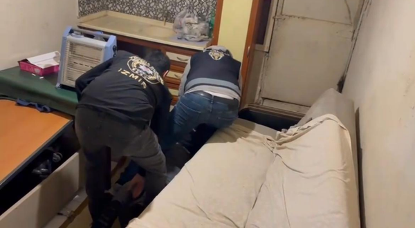 Bornova’da yasaklı madde baskını: 2 tutuklama