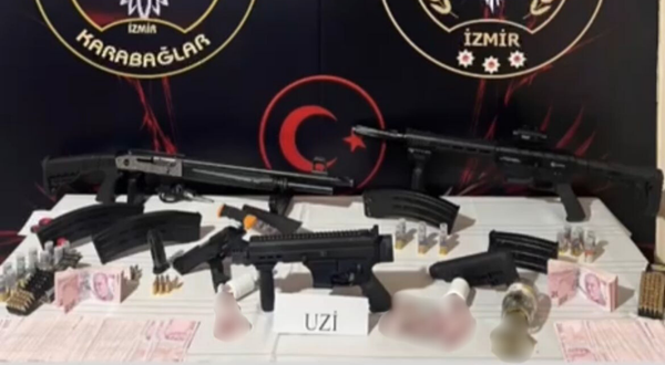 Karabağlar’da cephanelik gibi ev: 3 şüpheli yakalandı