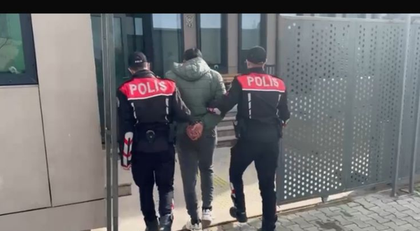 İzmir Emniyet Müdürlüğü’nden operasyon: 15 yıl hapis cezası bulunan şüpheli yakalandı