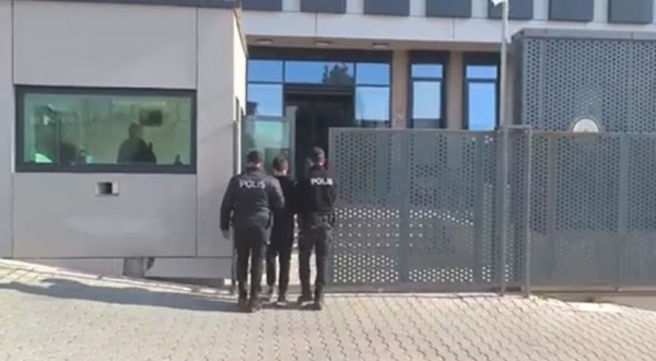 İzmir’de 33 yıl hapis cezasıyla aranan şahıs yakalandı