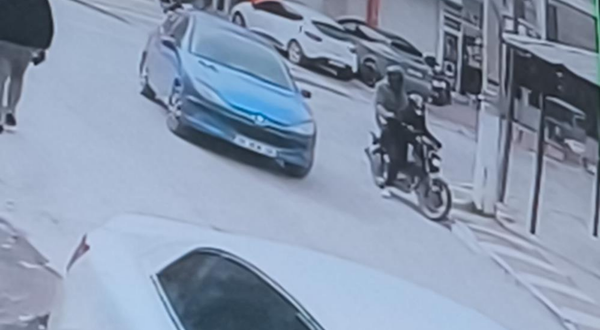 Aliağa’da kuyumcuya silahlı soygun girişimi: Biber gazı sıkıp ateş açtılar