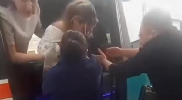 İzmir’de minibüste doğum: Şoför zamanla yarıştı