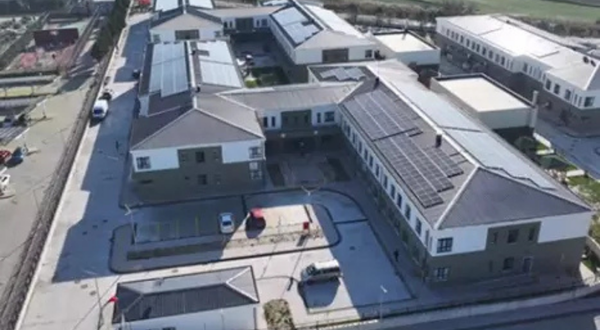 Çiğli’de kız yurduna izinsiz girmeye çalışan şüpheli yakalandı, müdür görevden alındı