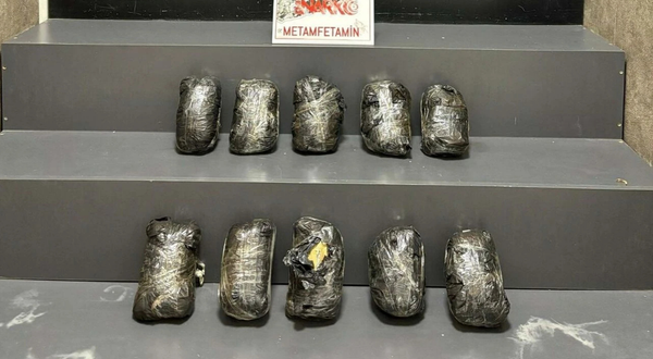 İzmir’de dev yasaklı madde operasyonu: 10 kilo yasaklı madde ele geçirildi