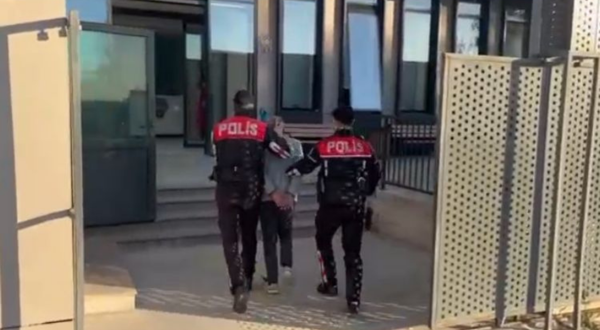 İzmir’de 46 yıl hapis cezasıyla aranan şüpheli yakalandı
