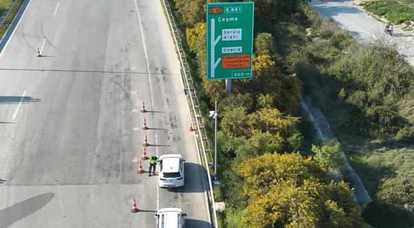 Çeşme gişelerinde dron destekli trafik denetimi sürüyor