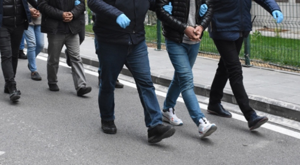 İzmir'de 78 adrese eş zamanlı operasyon: 184 kişi yakalandı
