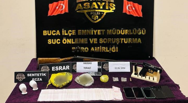 İzmir'de uyuşturucu operasyonunda 5 şüpheli gözaltına alındı