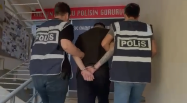 6 ilde aranan zanlı Karabağlar polisinden kaçamadı