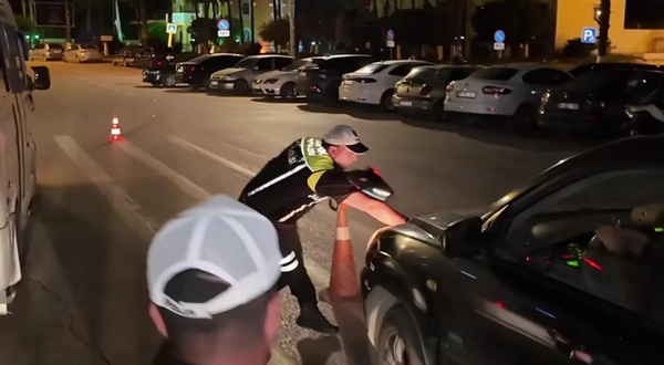 Trafikte akılalmaz olay! “Anksiyetem tuttu” dedi, polise çarpıp kaçtı
