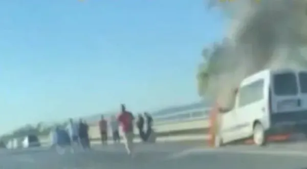 Bayram dönüşünde korkutan yangın: Seyir halindeki otomobil alev topuna döndü