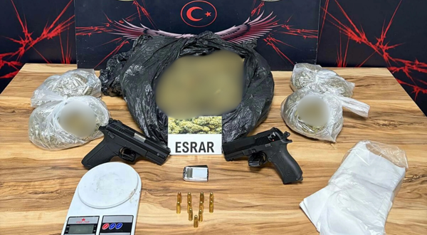 Karabağlar’da yasaklı madde şebekesine darbe: 3 gözaltı