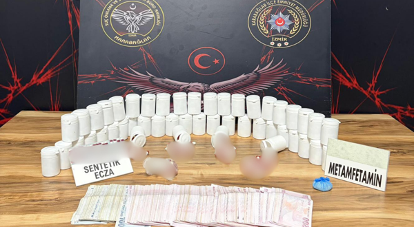 Karabağlar'da zehir tacirine darbe: 2 bin 620 hap yakalandı
