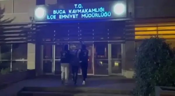 51 yıl 4 ay hapis cezasıyla aranan firari İZBAN çıkışında yakalandı