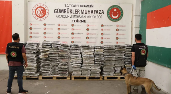 Sınır kapısında dev operasyon: 2 TIR'dan 1,1 ton yasaklı madde çıktı!