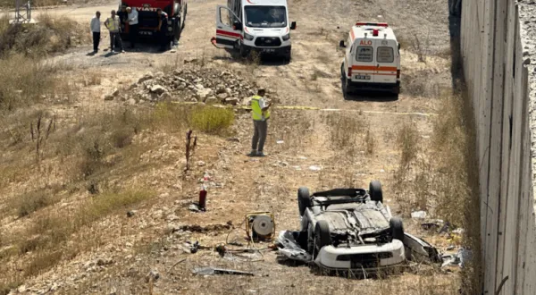 İzmir’den Kastamonu’ya giden otomobil menfeze uçtu: 1 ölü, 3 ağır yaralı