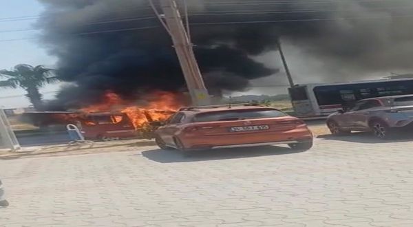 İzmir-Aydın yolunda korkutan araç yangını! Otomobil alev alev yandı