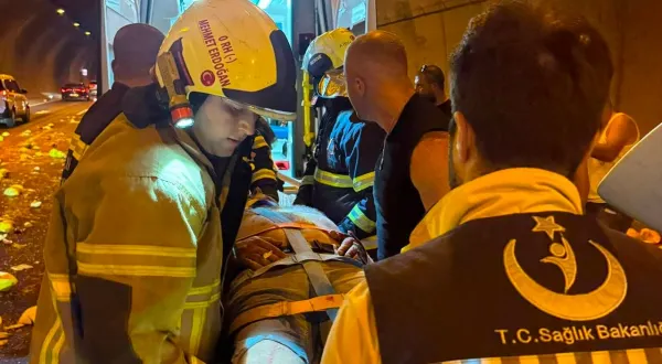 Orhangazi Tüneli'nde feci kaza! TIR'ın kabini yerinden koptu