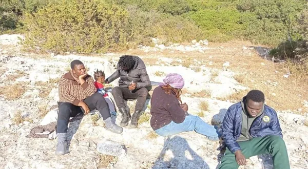 İzmir'de 9 düzensiz göçmen yakalandı