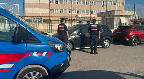 İzmir’de okulların çevresinde güvenlik alarmı: Bin 84 jandarma görevde