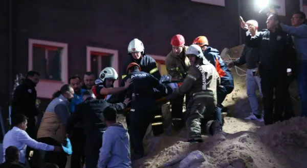 ÇOMÜ’de altyapı çalışması sırasında toprak kaydı: 2 işçi yaralandı