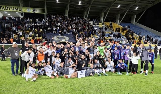 Menemen FK 68 Aksaray’ı 2-0 yenerek liderlik koltuğuna oturdu