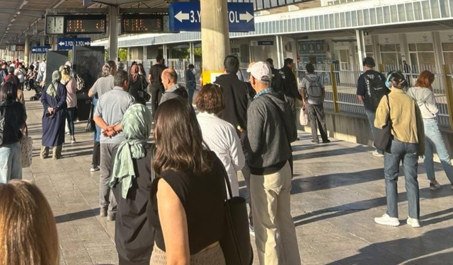 İzmir'de metro kabusu: Vatandaşlar isyanda!