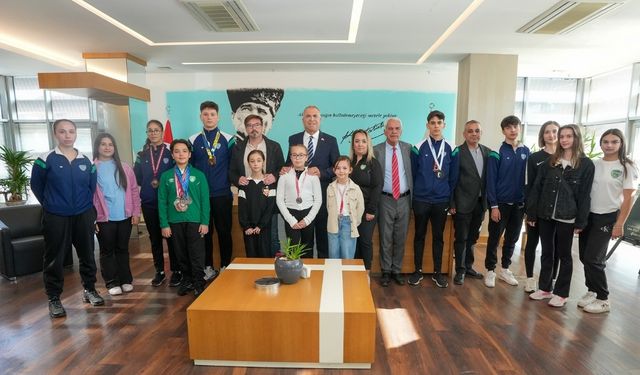 İzmir Gaziemir Belediyesi tekvando takımı şampiyonaya damga vurdu