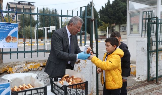 Güzelbahçe Belediyesi'nden miniklere günaydın sürprizi: Eğitime kahvaltıyla başlangıç