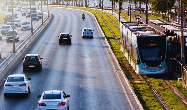 İzmir 20 Kasım güncel tramvay sefer saatleri