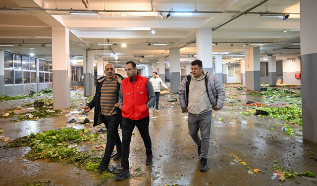 Bornova Belediye Başkanı Eşki’den pazarcı esnafına temizlik ve düzen tepkisi