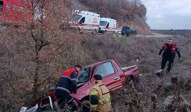 Çanakkale’de trafik kazası: Araç şarampole uçtu, 2 yaralı!