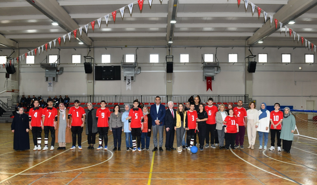 İzmir Çiğli’de Golbol Turnuvası: Başkan Yıldız engellilere destek için sahada!