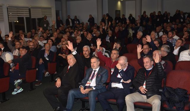 İzmir'in asırlık çınarı Karşıyaka'da yönetime yine aday çıkmadı